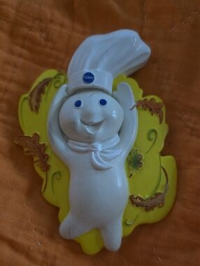 Pillsbury Doughboy Wall Plaque - White & Yellow